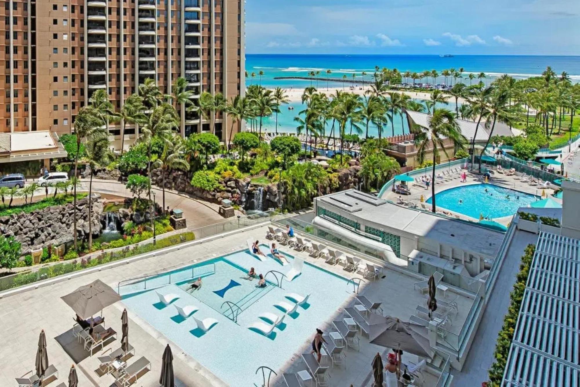 Panoramic Oceanview Resort - Full Kitchen In Each Room, 2 Swimming Pools, Onsite Restaurants, Fireworks Every Friday โฮโนลูลู ภายนอก รูปภาพ