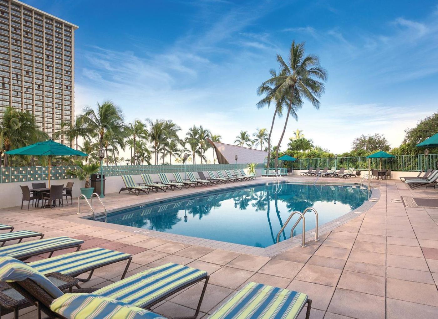 Panoramic Oceanview Resort - Full Kitchen In Each Room, 2 Swimming Pools, Onsite Restaurants, Fireworks Every Friday โฮโนลูลู ภายนอก รูปภาพ