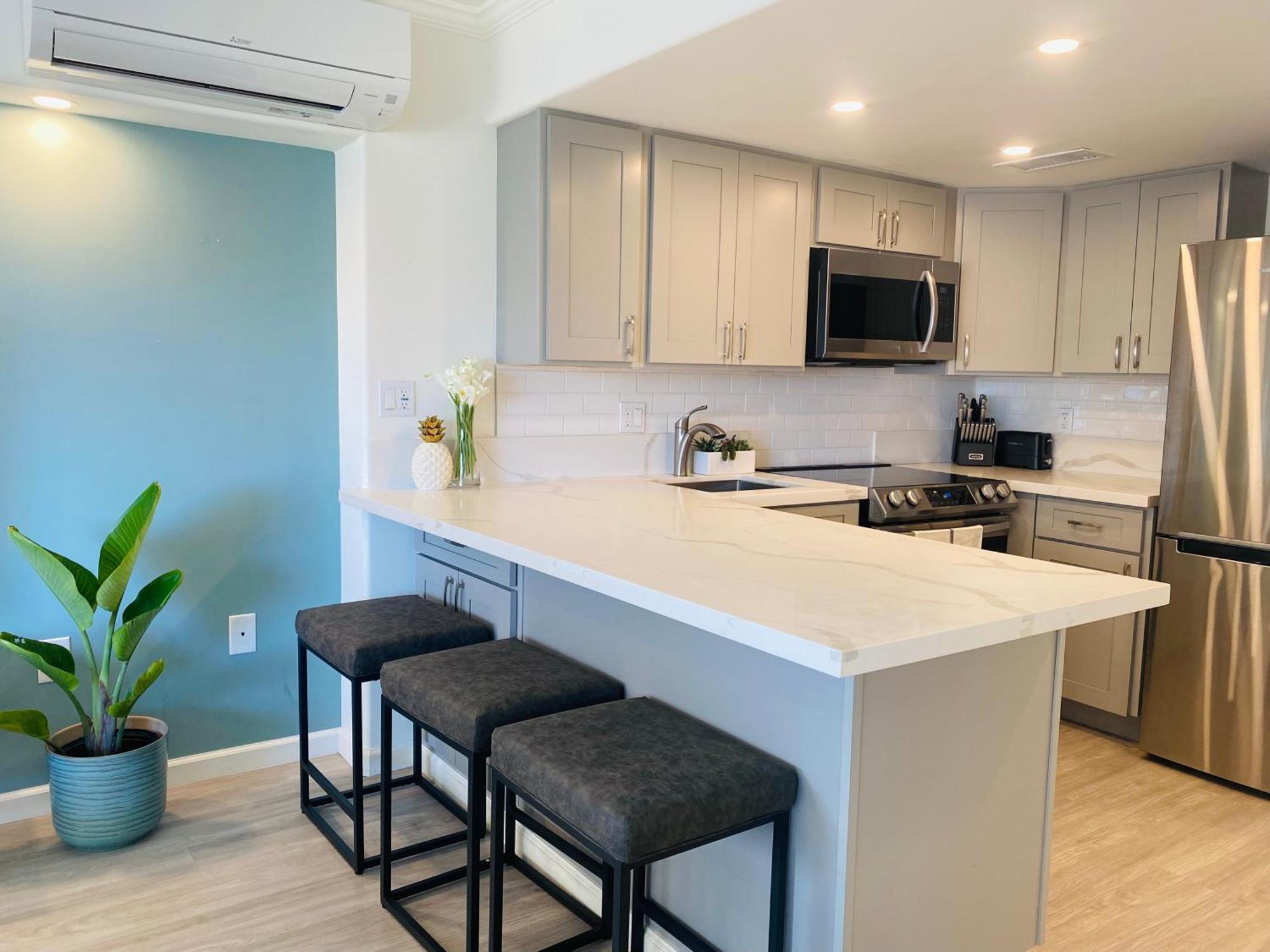 Panoramic Oceanview Resort - Full Kitchen In Each Room, 2 Swimming Pools, Onsite Restaurants, Fireworks Every Friday โฮโนลูลู ภายนอก รูปภาพ
