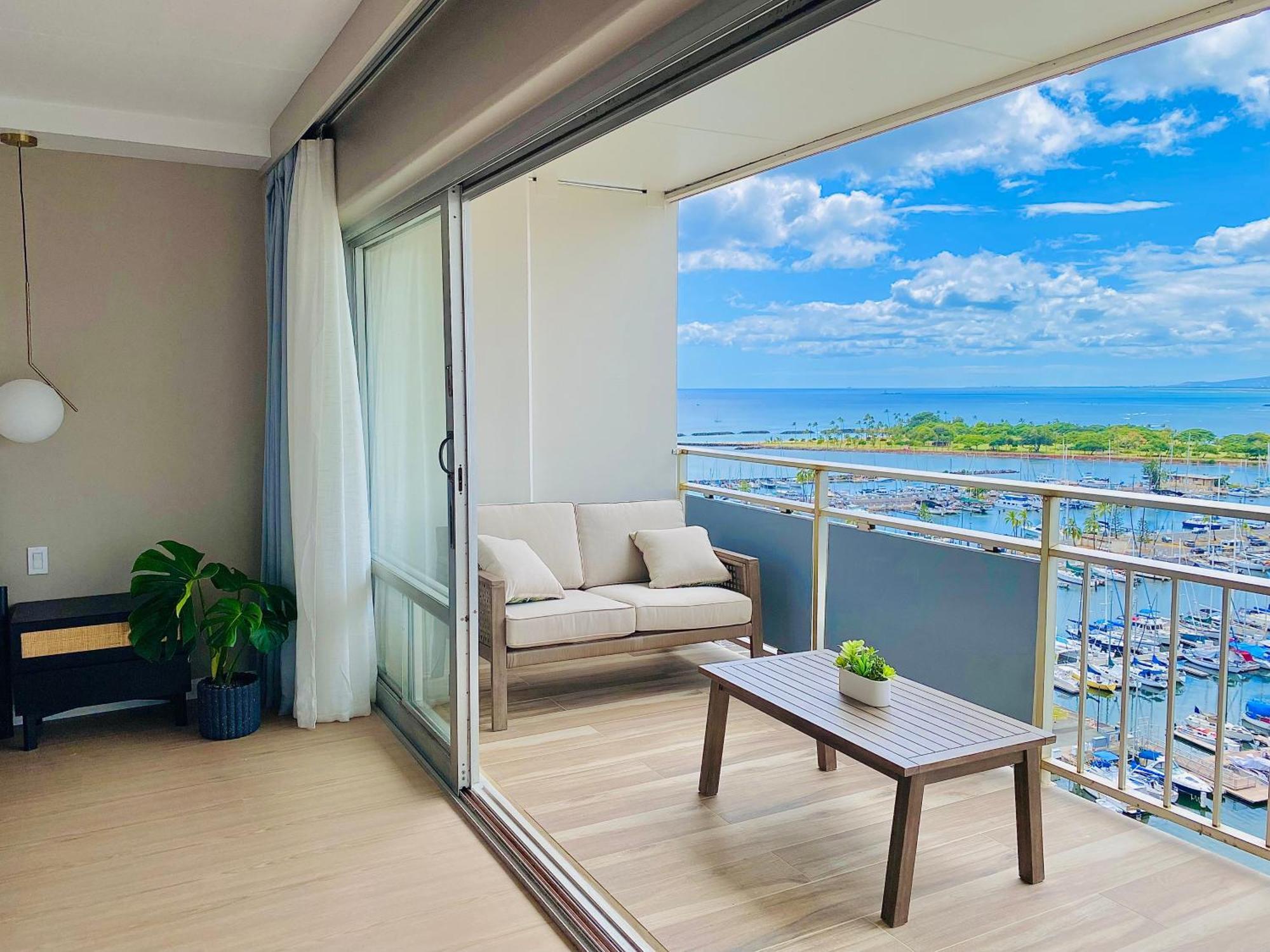 Panoramic Oceanview Resort - Full Kitchen In Each Room, 2 Swimming Pools, Onsite Restaurants, Fireworks Every Friday โฮโนลูลู ภายนอก รูปภาพ