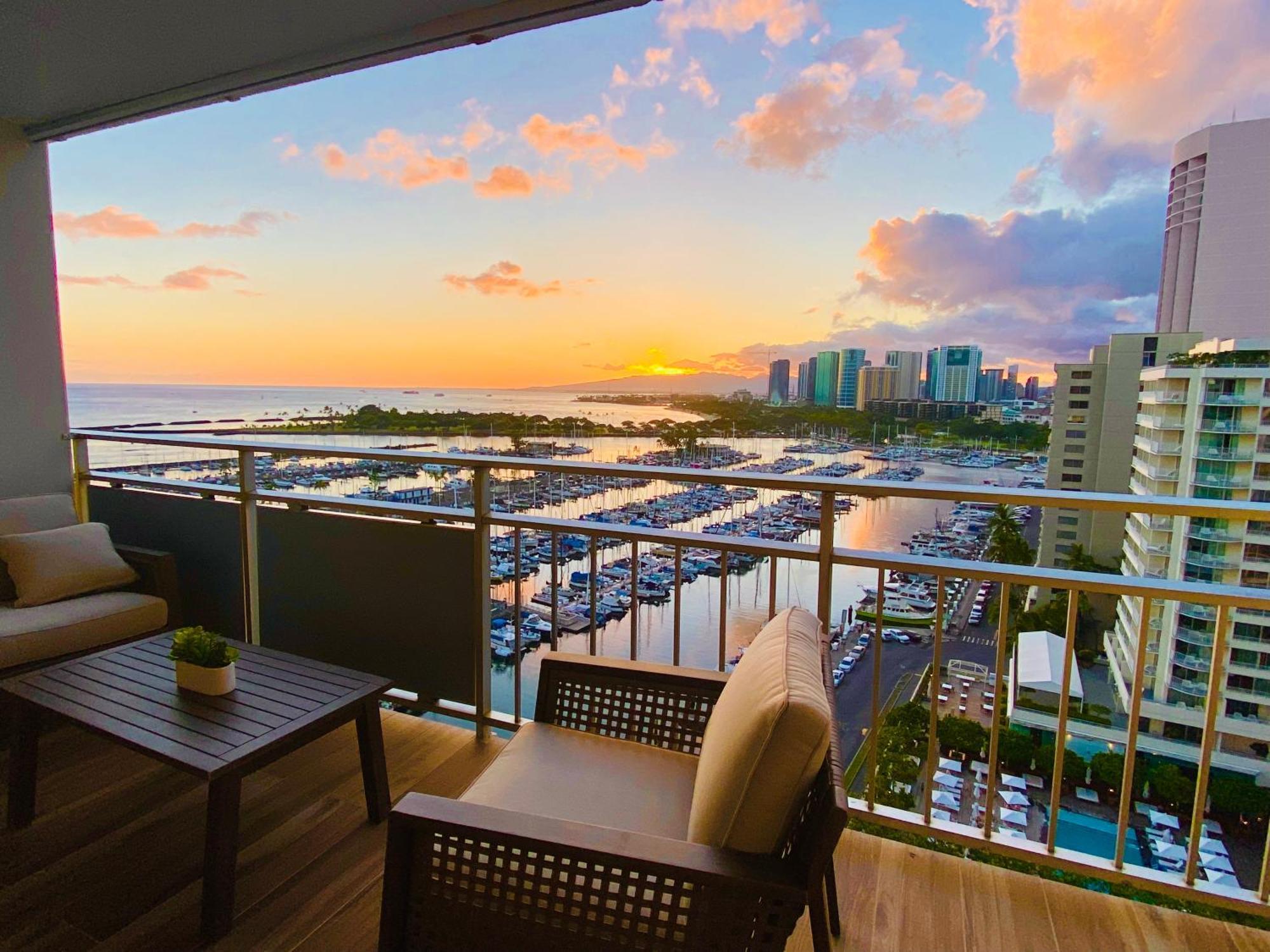 Panoramic Oceanview Resort - Full Kitchen In Each Room, 2 Swimming Pools, Onsite Restaurants, Fireworks Every Friday โฮโนลูลู ภายนอก รูปภาพ