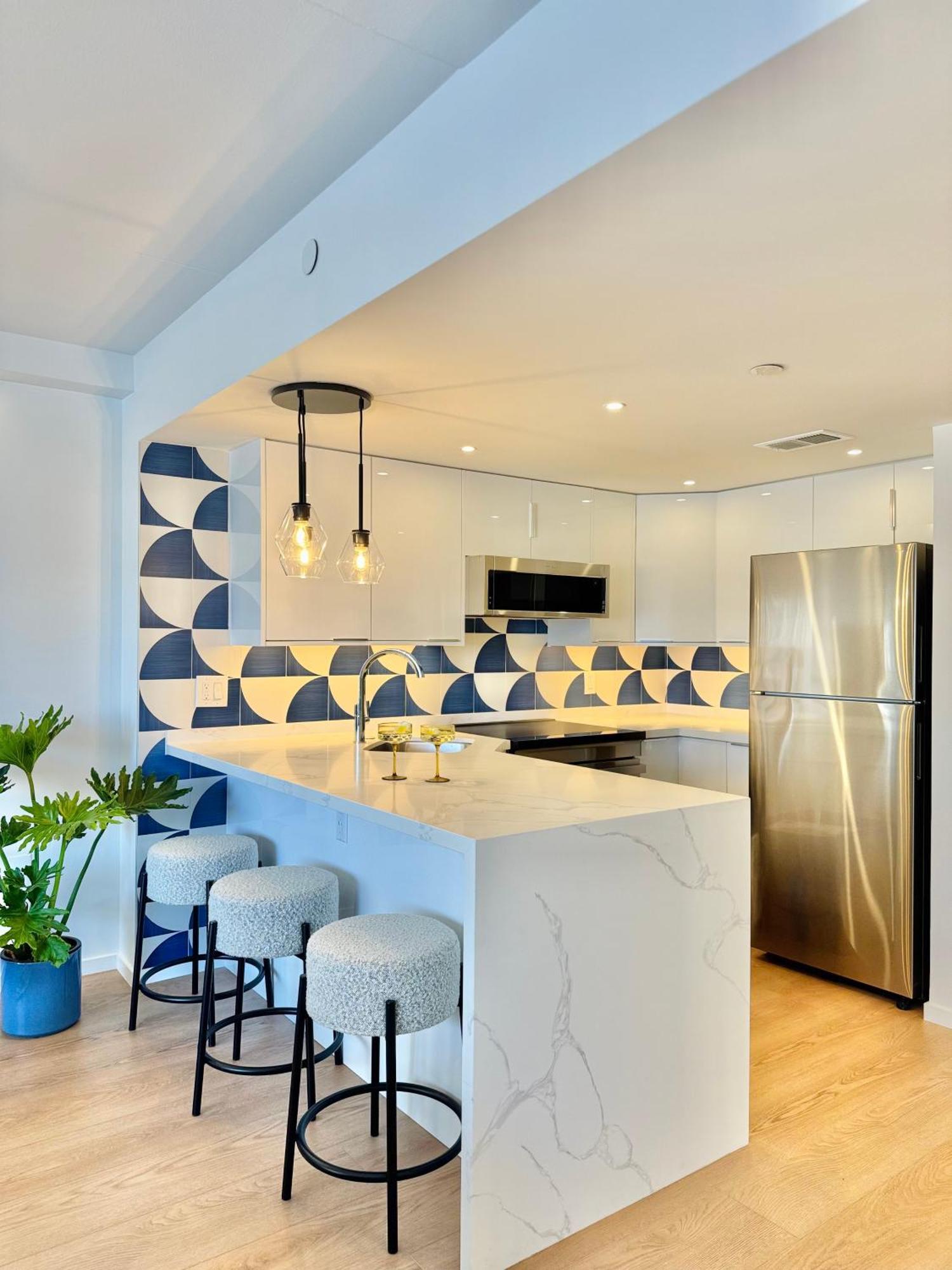 Panoramic Oceanview Resort - Full Kitchen In Each Room, 2 Swimming Pools, Onsite Restaurants, Fireworks Every Friday โฮโนลูลู ภายนอก รูปภาพ